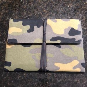 Stella & dot camp clutch